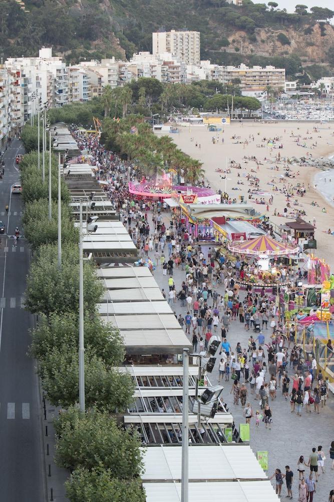 Pierre & Vacances Blanes Playa Esterno foto